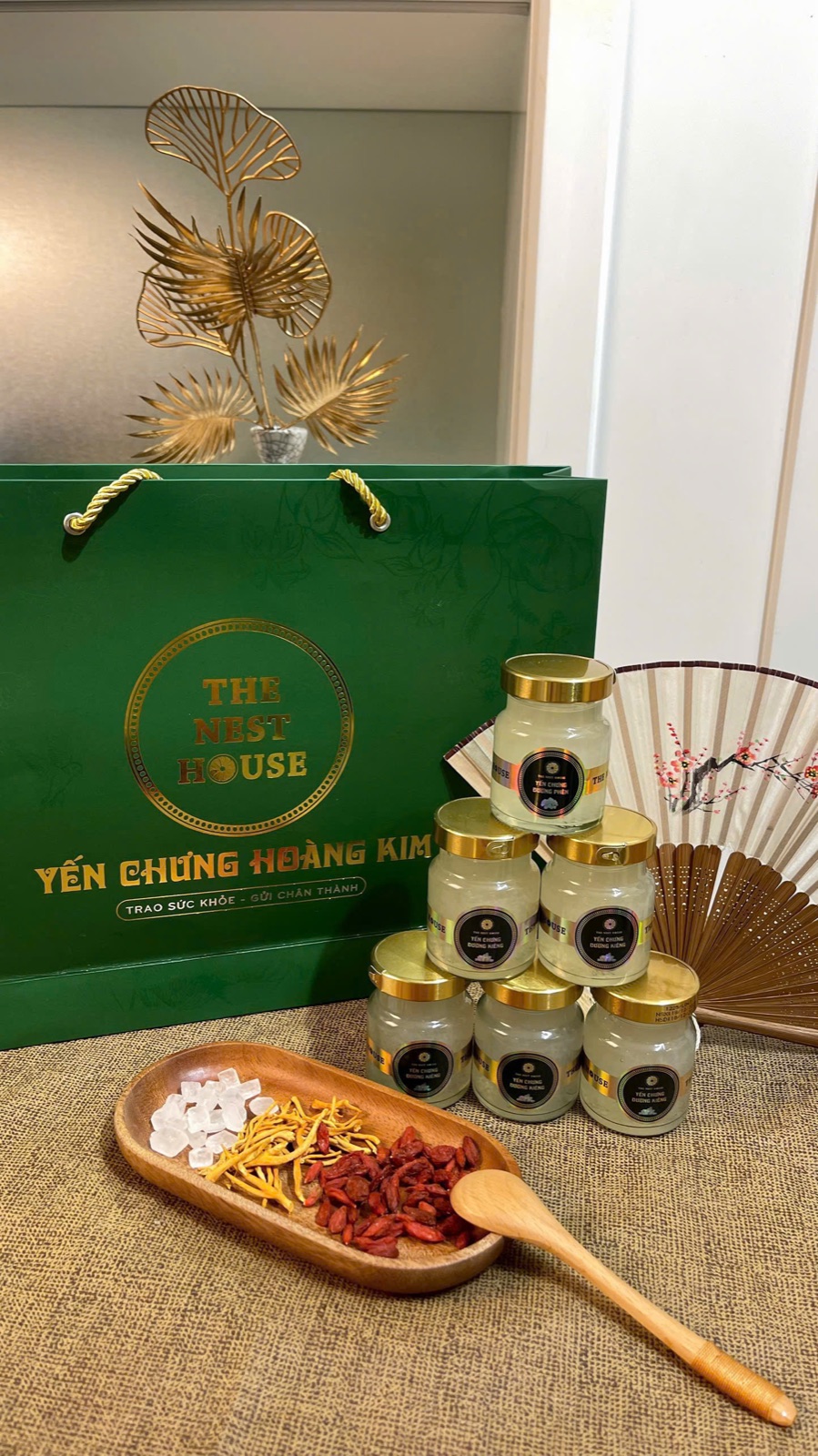 Hũ yến chưng nguyên chất 100% Hoàng Kim cận cảnh sợi yến